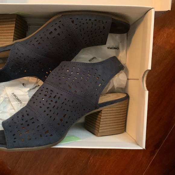 Sonoma navy 2 inch suede block heel peep toe - Picture 2 of 3